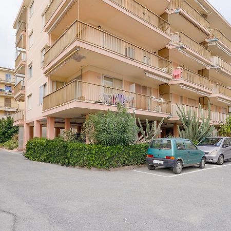 Апартаменты Near The Sea - Wifi And Parking Вентимилья Экстерьер фото