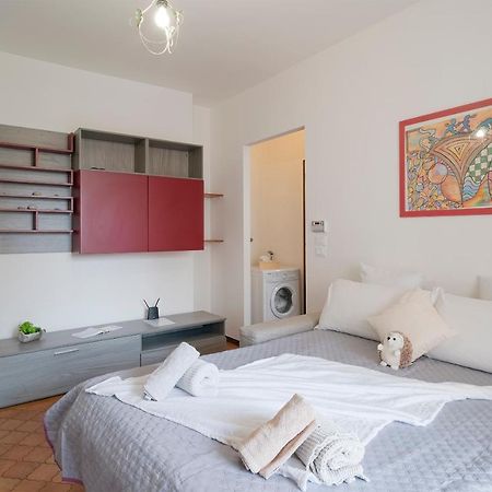 Апартаменты Near The Sea - Wifi And Parking Вентимилья Экстерьер фото