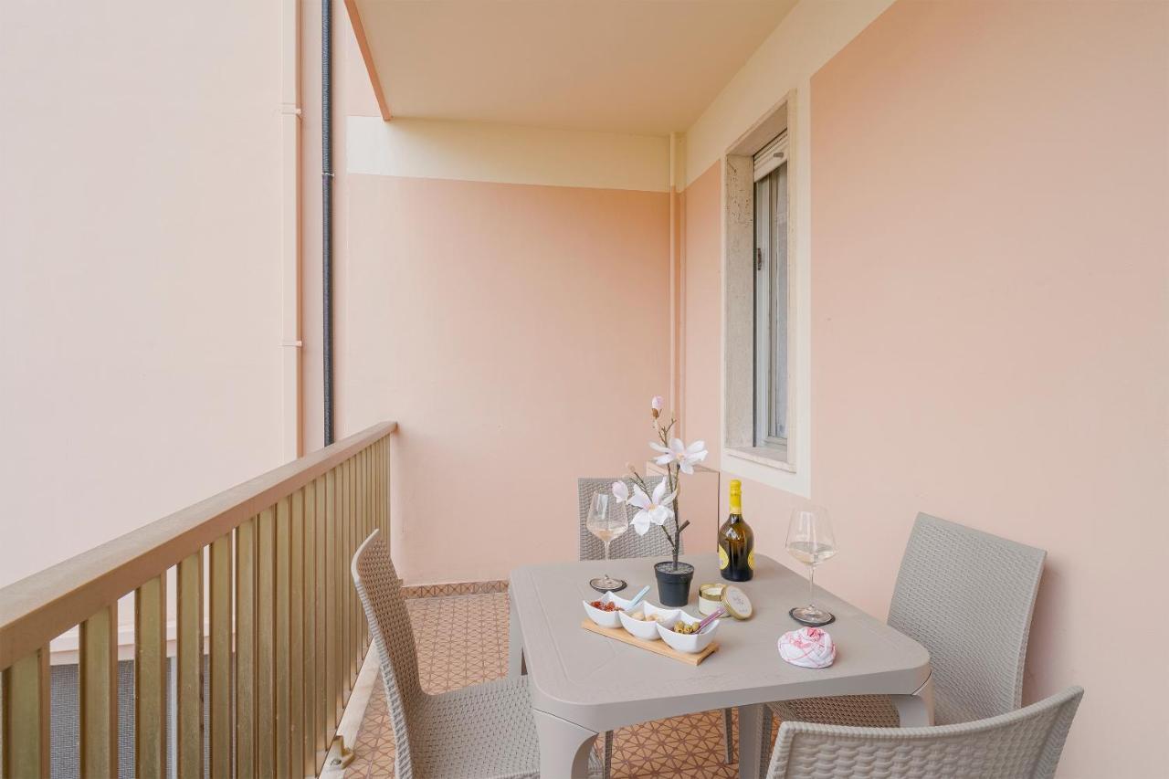 Апартаменты Near The Sea - Wifi And Parking Вентимилья Экстерьер фото