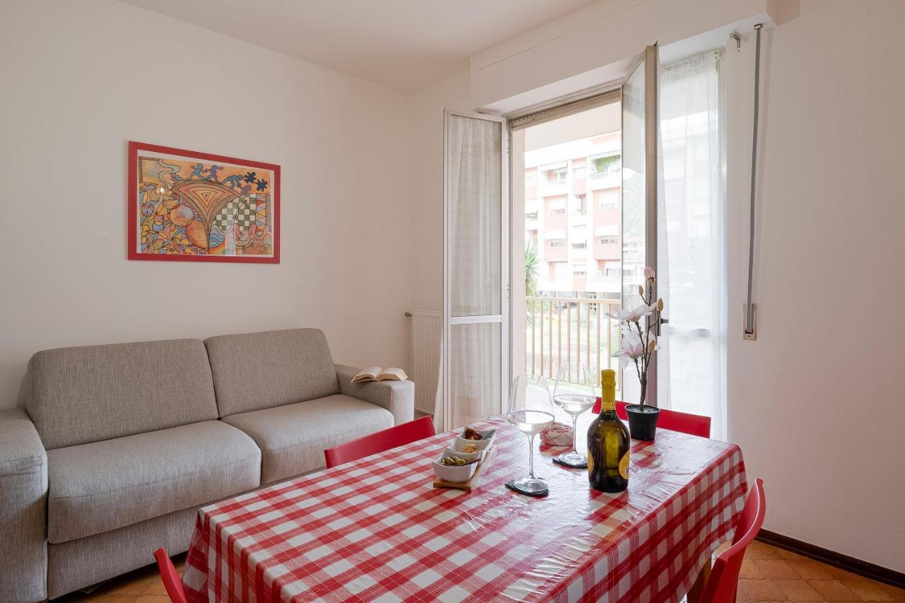 Апартаменты Near The Sea - Wifi And Parking Вентимилья Экстерьер фото