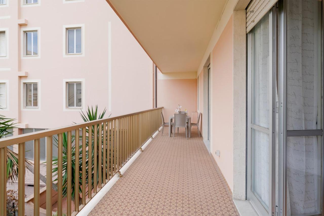 Апартаменты Near The Sea - Wifi And Parking Вентимилья Экстерьер фото