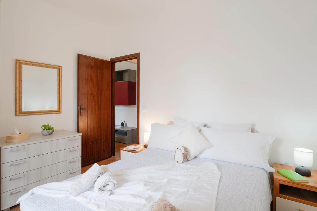 Апартаменты Near The Sea - Wifi And Parking Вентимилья Экстерьер фото