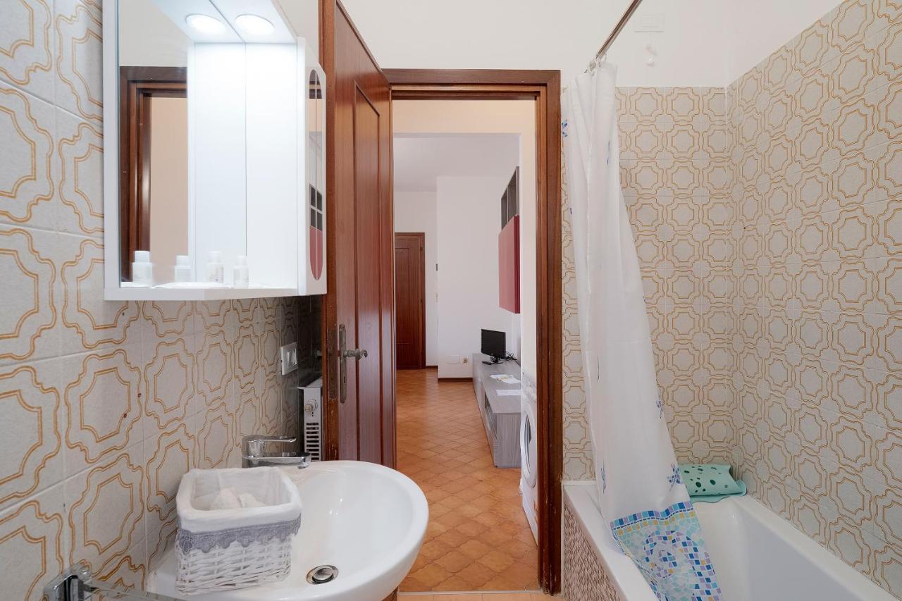 Апартаменты Near The Sea - Wifi And Parking Вентимилья Экстерьер фото
