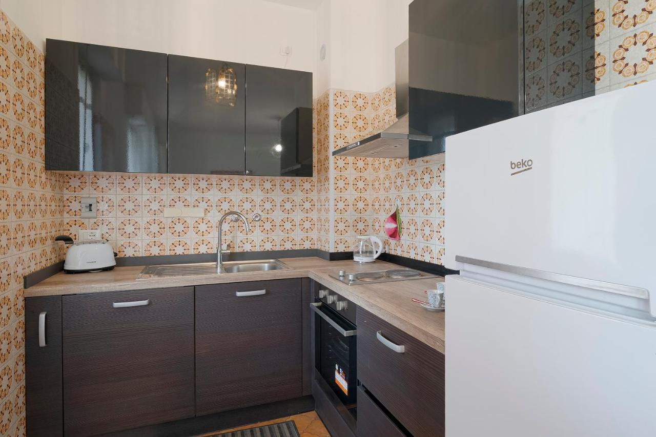 Апартаменты Near The Sea - Wifi And Parking Вентимилья Экстерьер фото